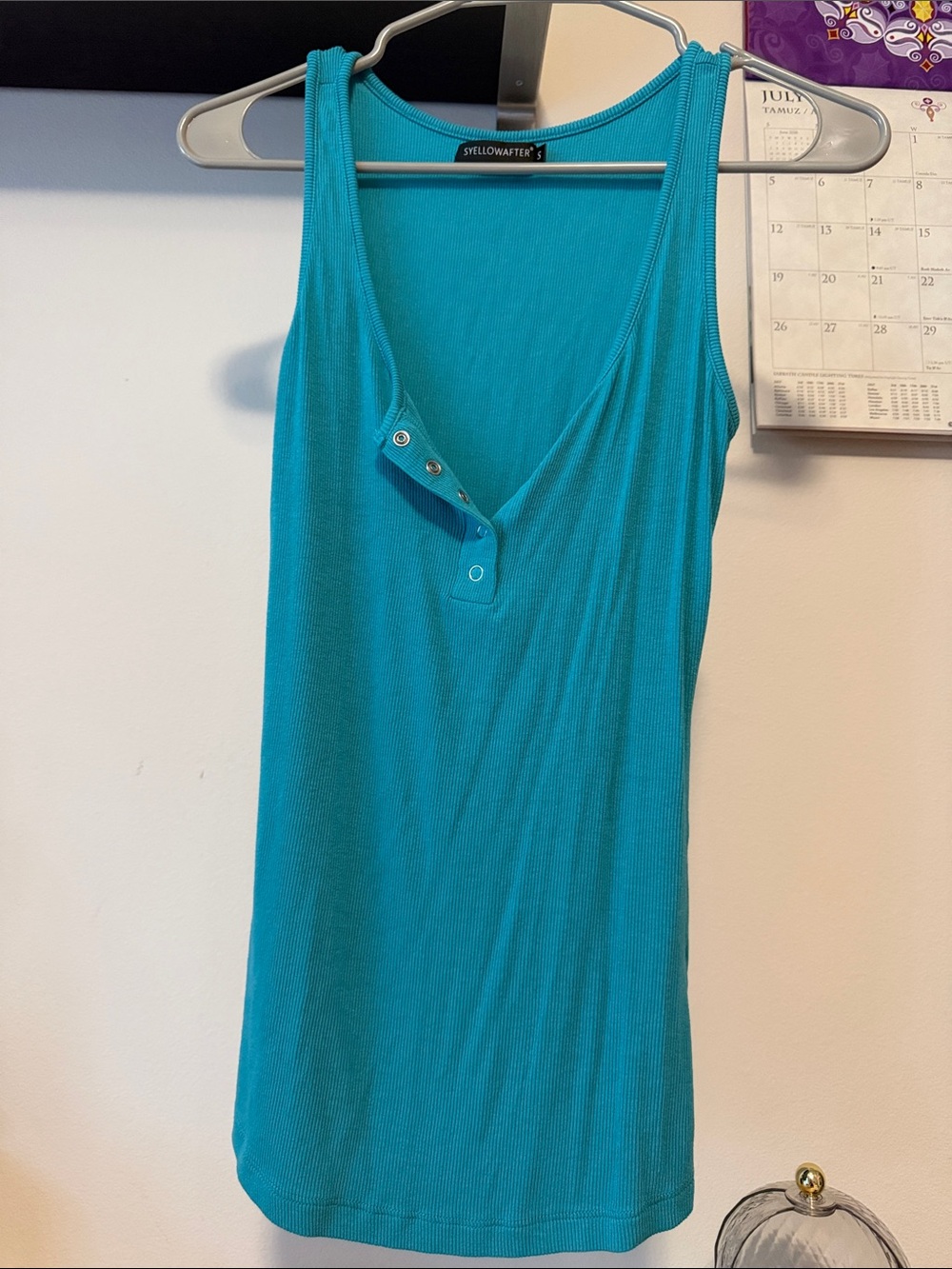 Sleeveless Ribbed Tank Top in Teal by